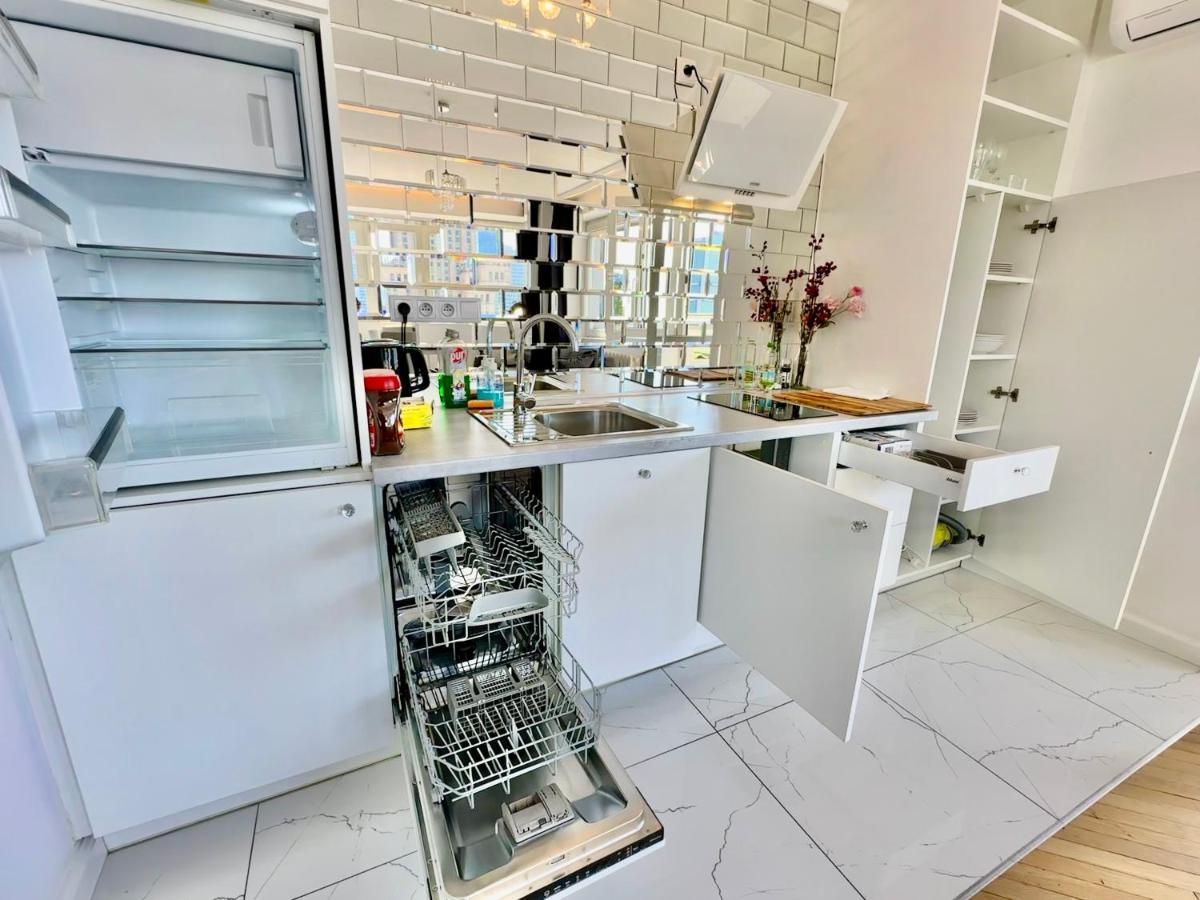 Platinum Metro X2 Wifi 350 Mbs Netflix Hbo Appletv Apartment Warsaw