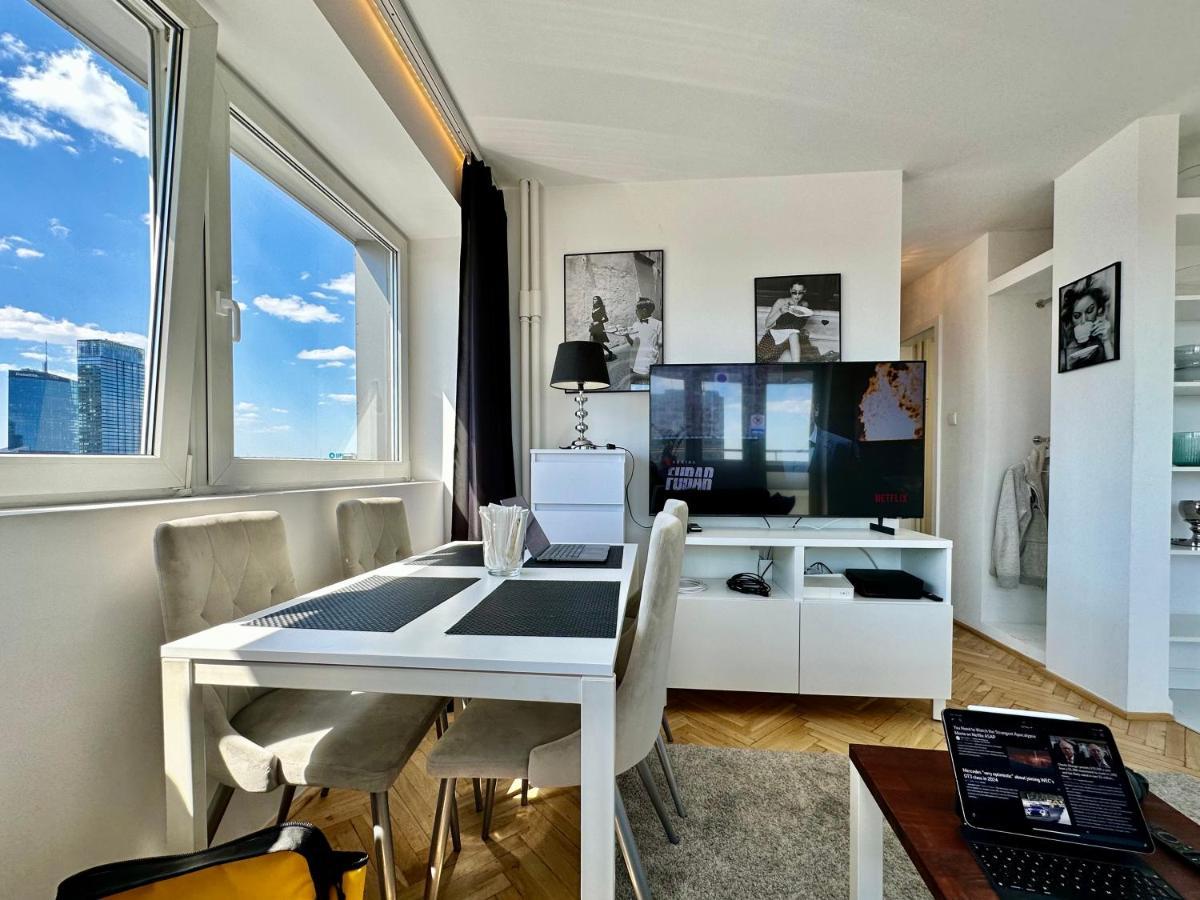 Platinum Metro X2 Wifi 350 Mbs Netflix Hbo Appletv Apartment Warsaw