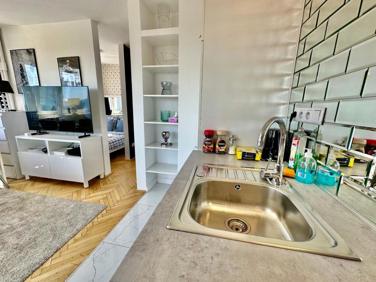 Apartment Platinum Metro X2 Wifi 350 Mbs Netflix Hbo Appletv Warsaw