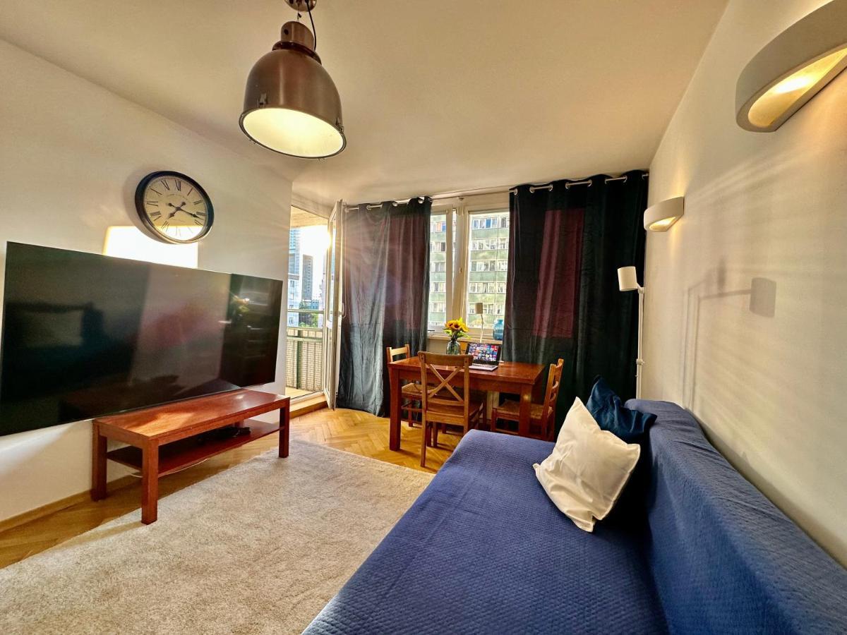 White 3 Metro Wifi 85'tv Netflix Disney+ Hbo Apartment Warsaw