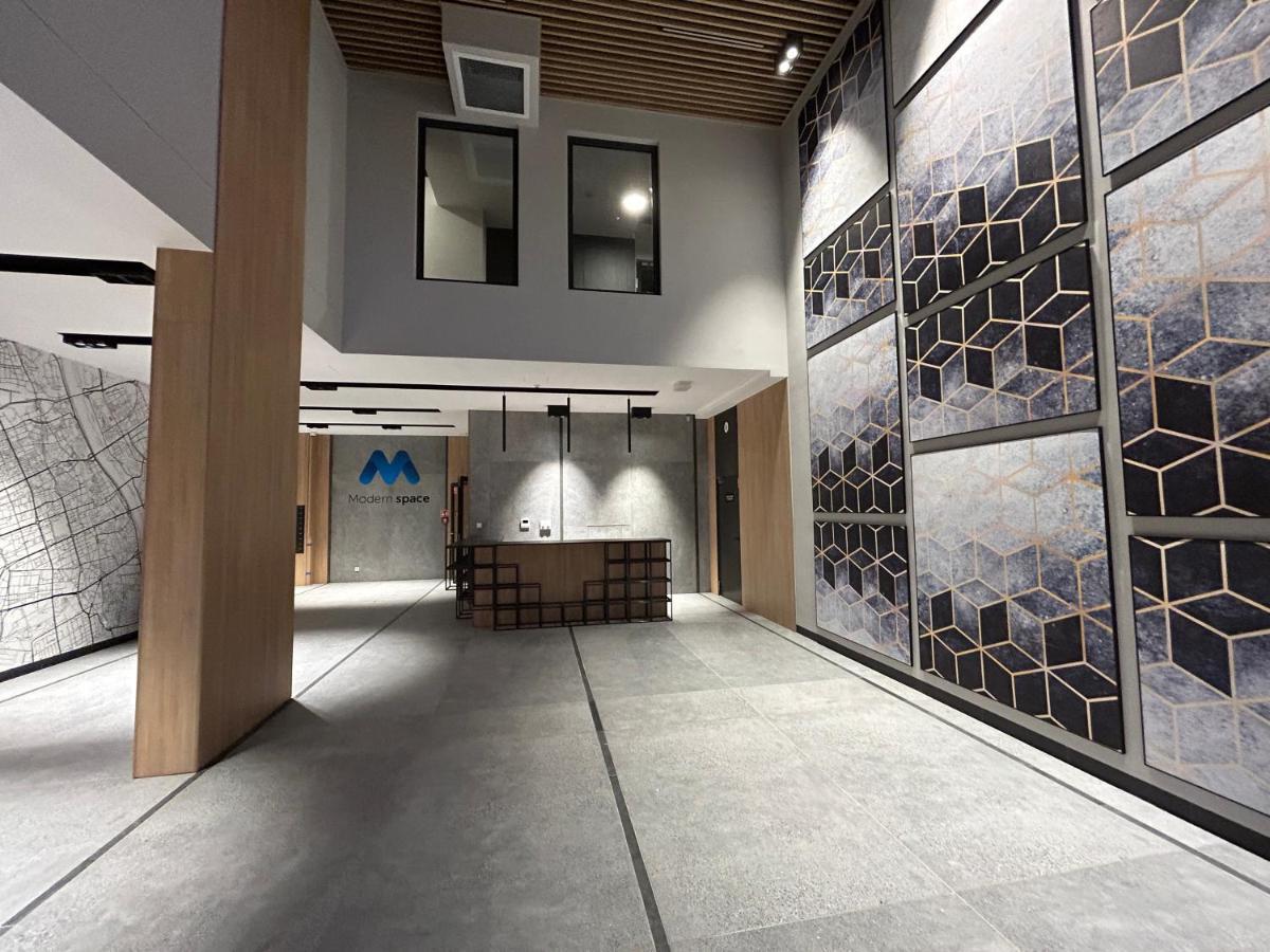 33 Modern Apartment