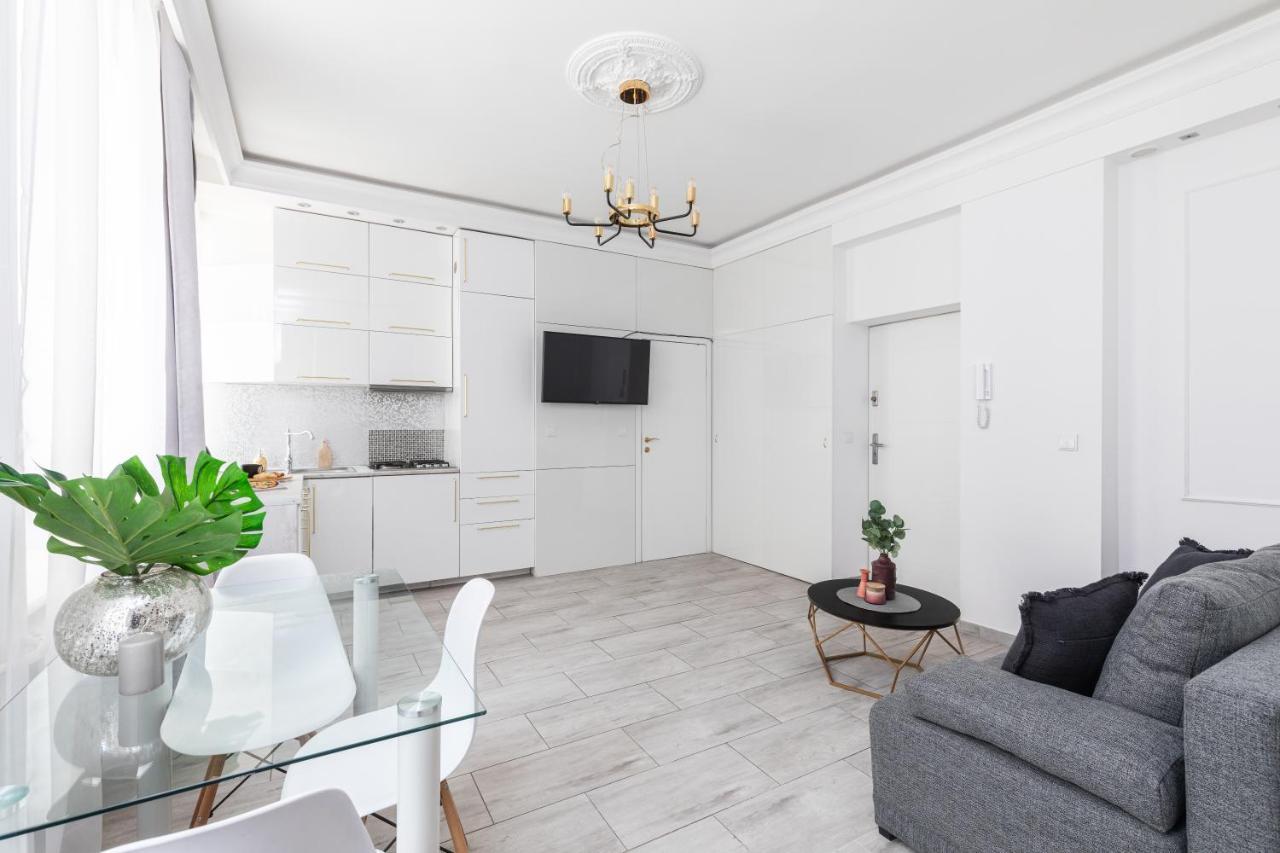 Superapart Chmielna 73a, Center