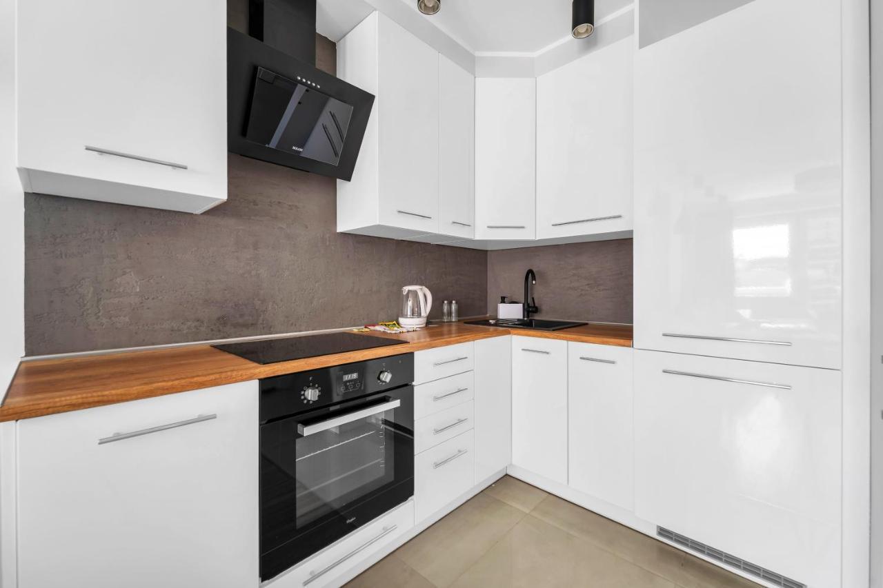 Apartment Chmielna Downtown - Center, Aircon - By Rentujemy Warsaw