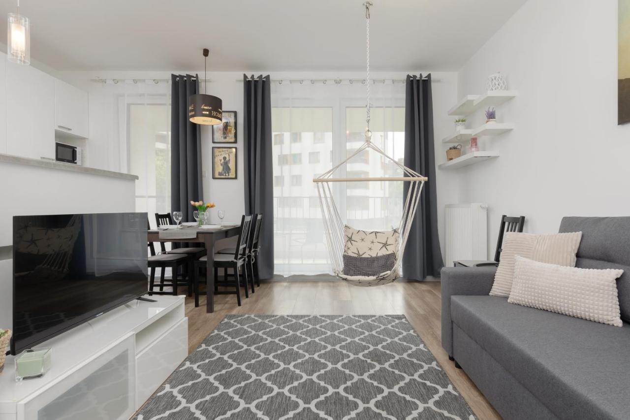 Goclaw & 2 Bedrooms & Parking & Balcony By Renters *