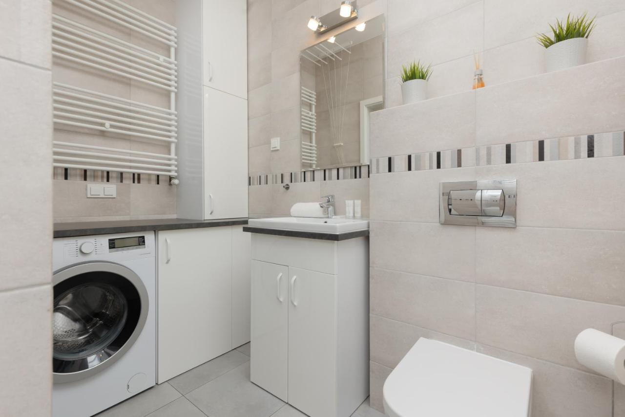 Apartment Goclaw & 2 Bedrooms & Parking & Balcony By Renters Warsaw