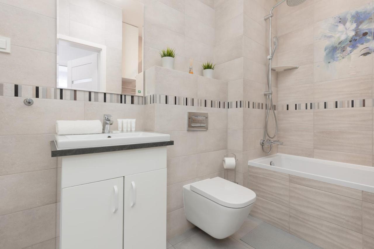 Goclaw & 2 Bedrooms & Parking & Balcony By Renters * Warsaw