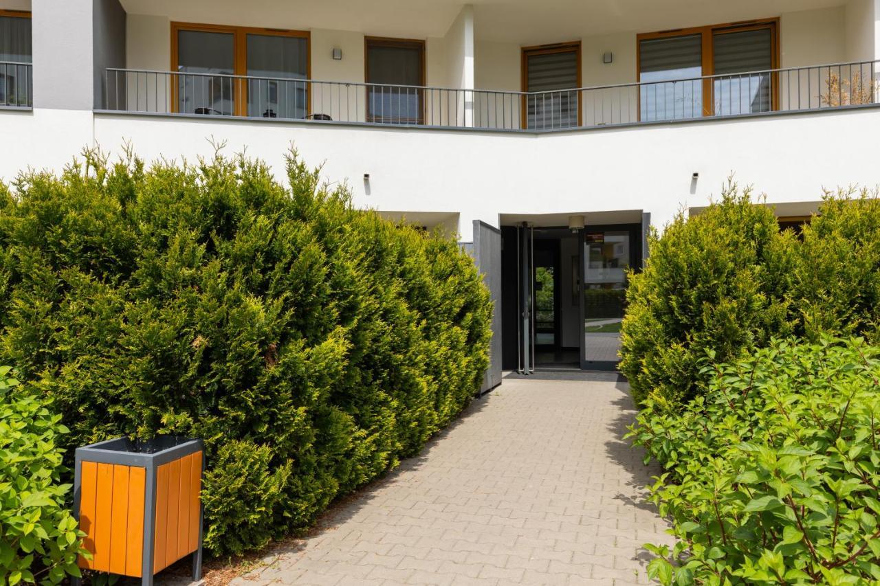 Goclaw & 2 Bedrooms & Parking & Balcony By Renters *