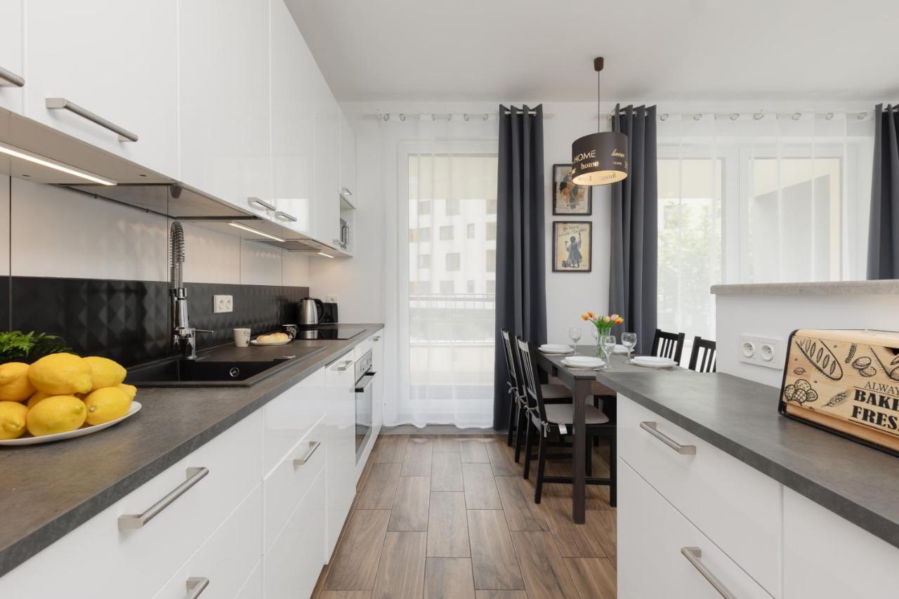 Goclaw & 2 Bedrooms & Parking & Balcony By Renters *