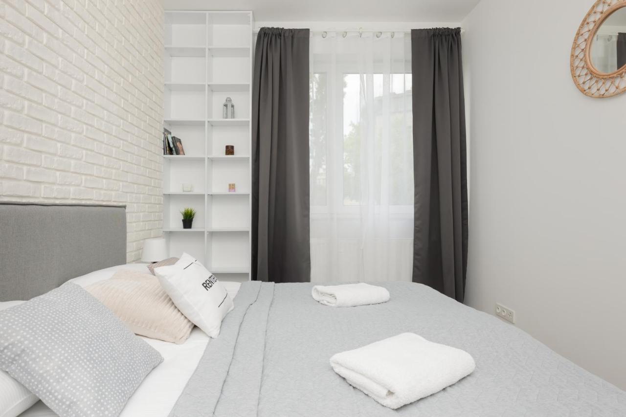 Apartment Goclaw & 2 Bedrooms & Parking & Balcony By Renters