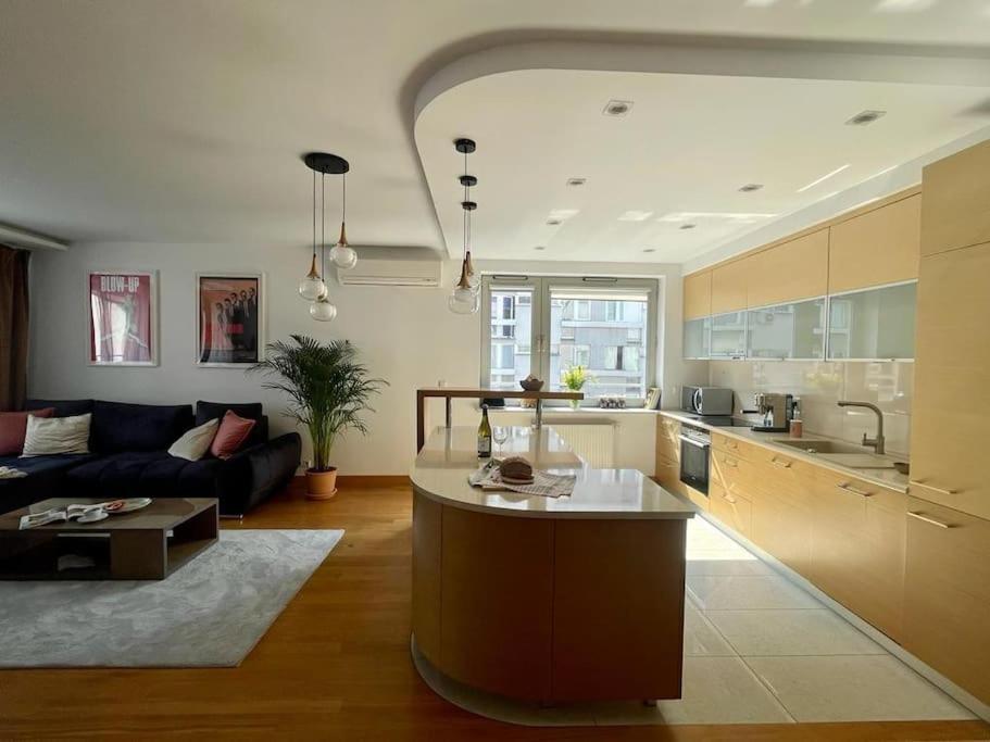 Oomph Skyline 3bdr Retreat With Ac Apartment Warsaw