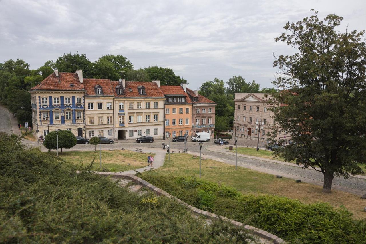 Old Town Square Black & White Studio Apartment *