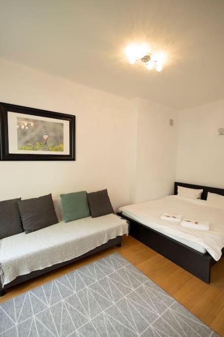 Apartment Przytulne Mieszkanie Na Ulicy Chmielna W Samym Centrum Warszawy *