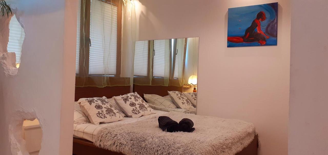 Artistic Haven: Cozy Two-room With Smart Entertainment Apartamento Varsóvia