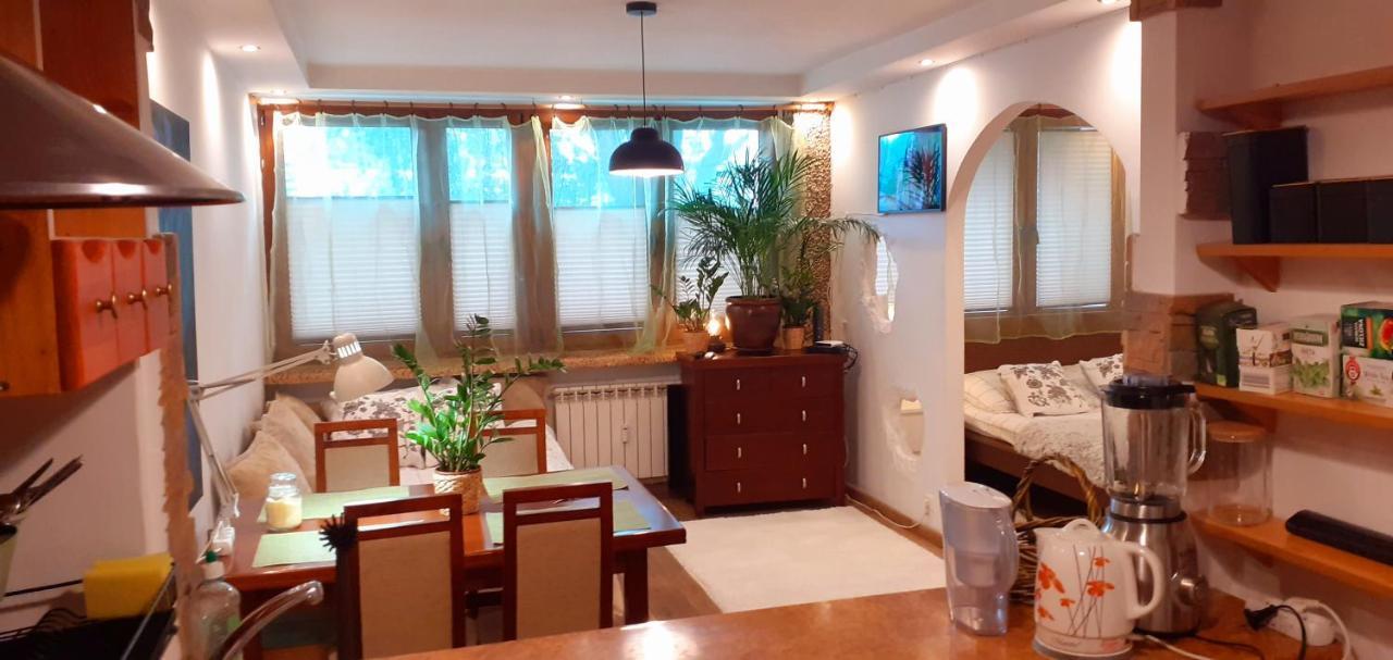 Apartamento Artistic Haven: Cozy Two-room With Smart Entertainment