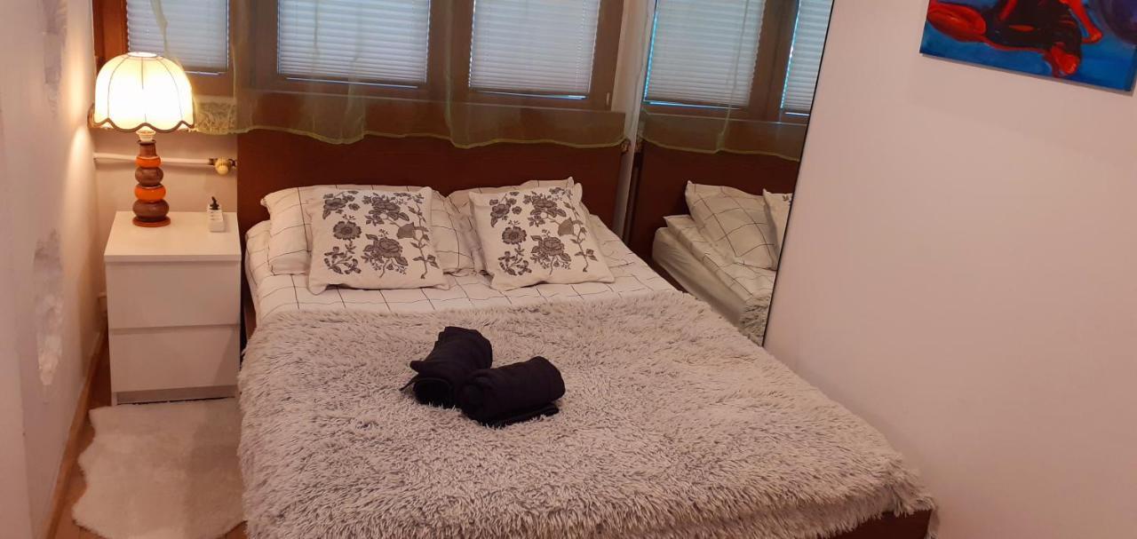 Apartamento Artistic Haven: Cozy Two-room With Smart Entertainment