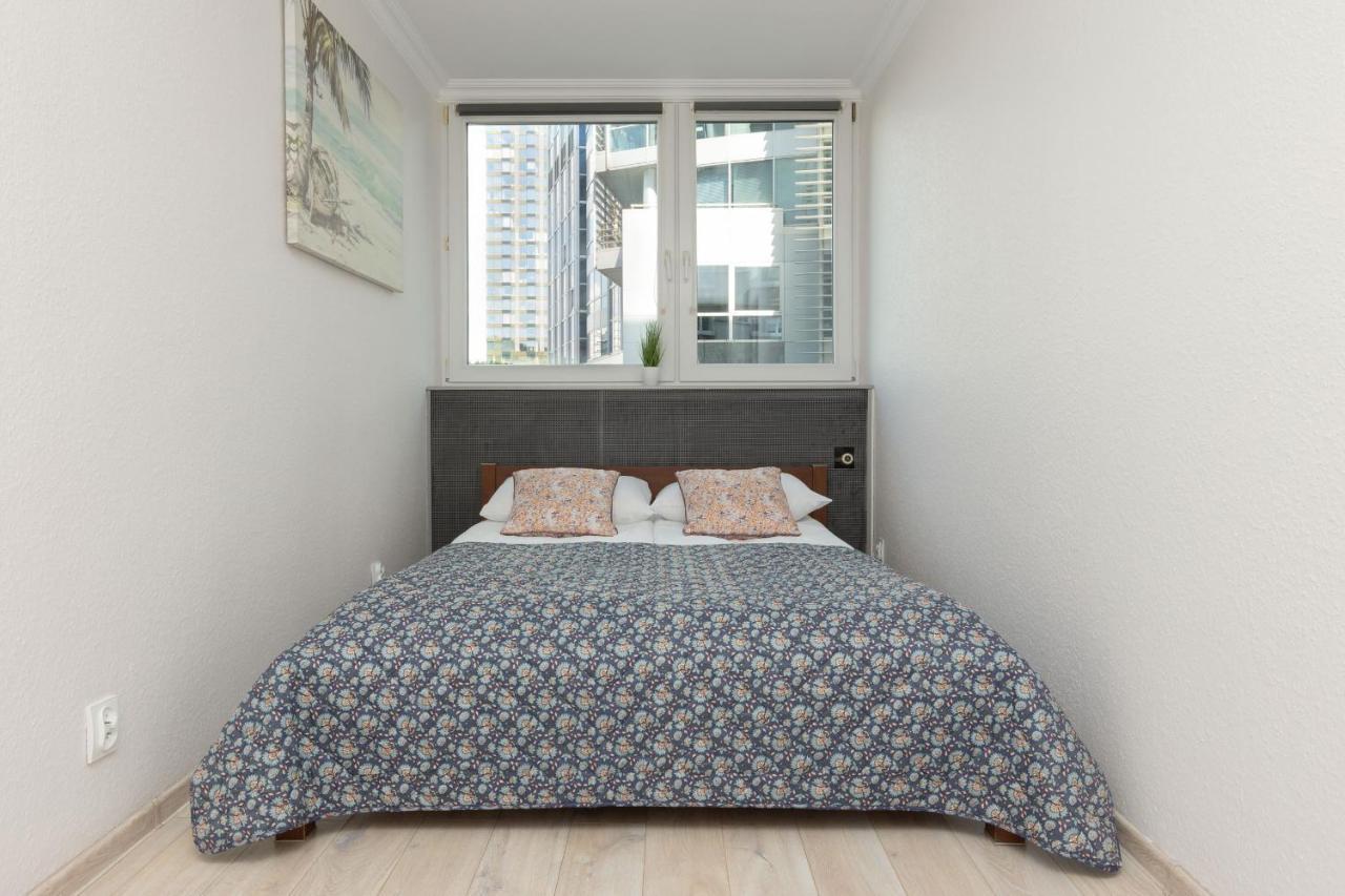 Comfort & Style Center By Renters
