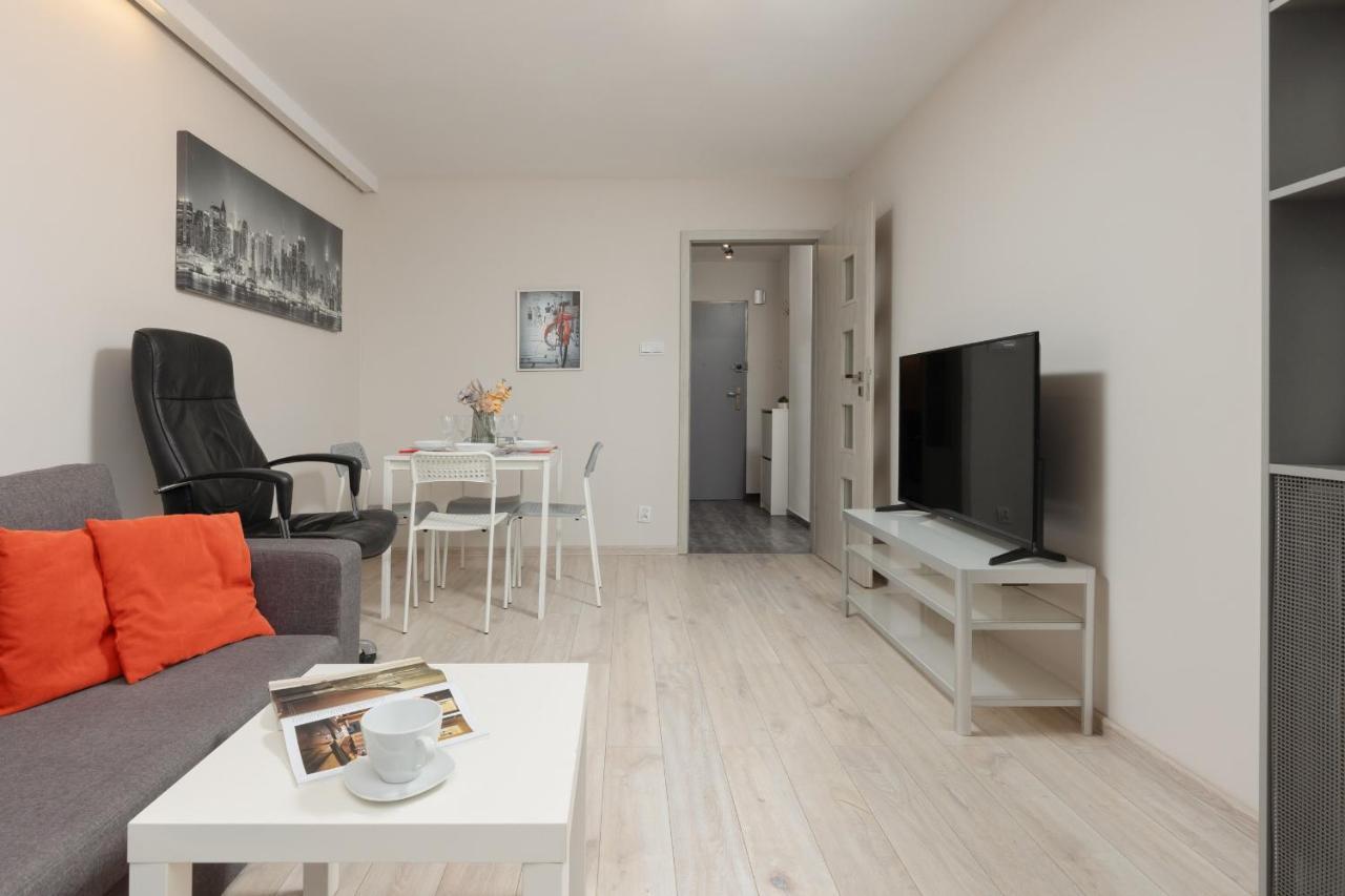 Comfort & Style Center By Renters