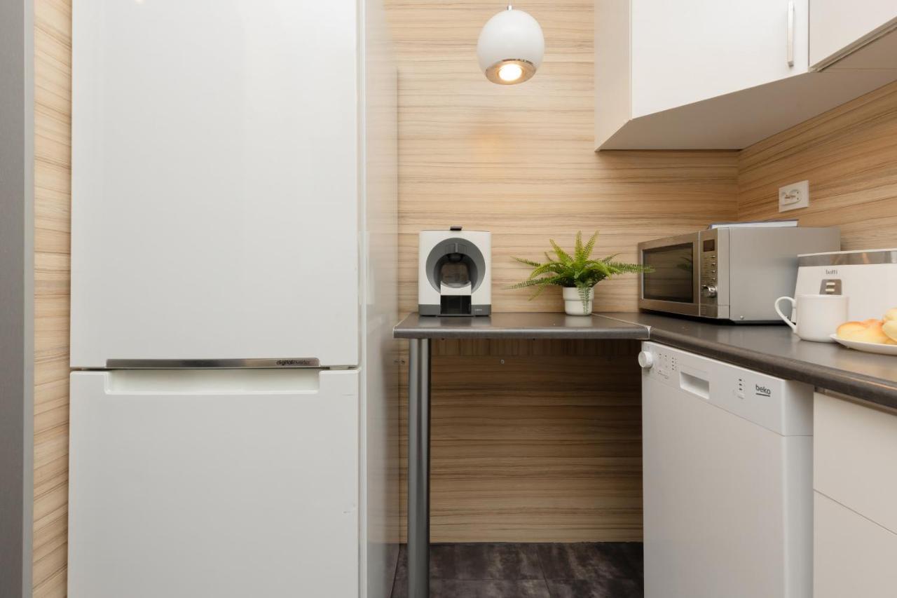 Comfort & Style Center By Renters Apartment