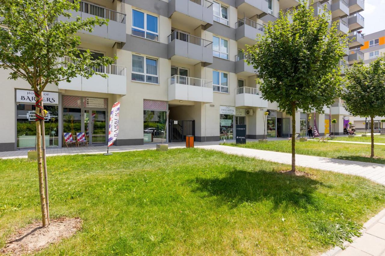 Elegant With Balcony & Parking By Renters