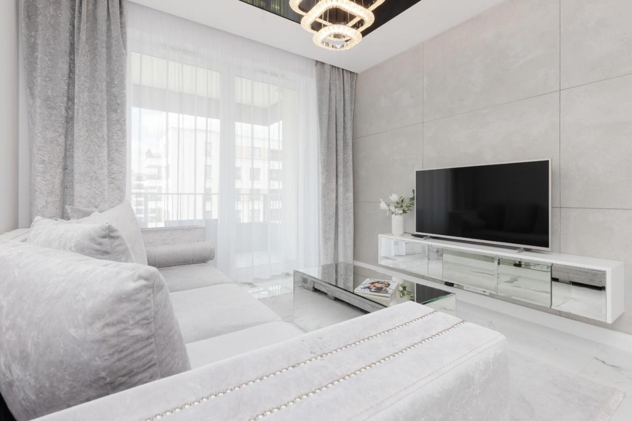 Apartment Elegant With Balcony & Parking By Renters