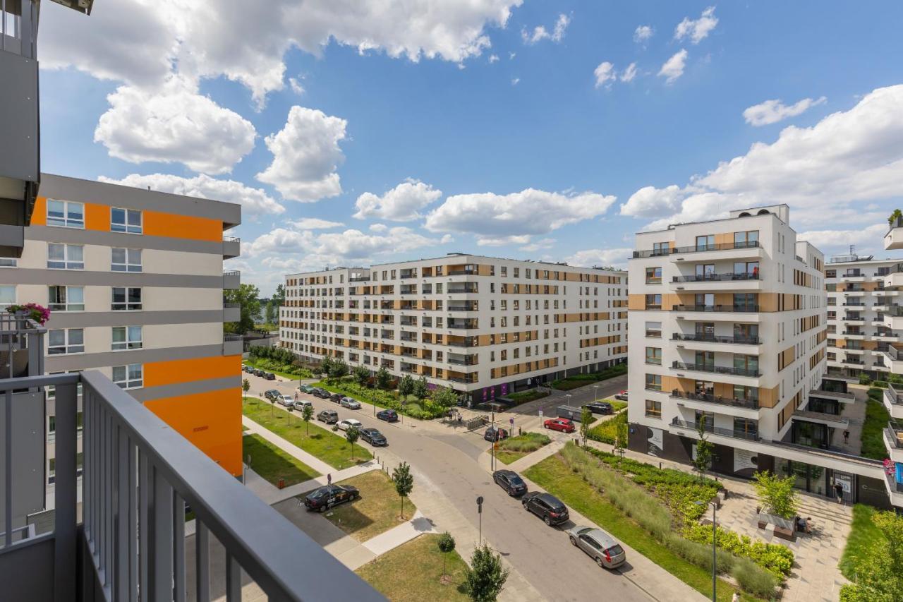 Elegant With Balcony & Parking By Renters *