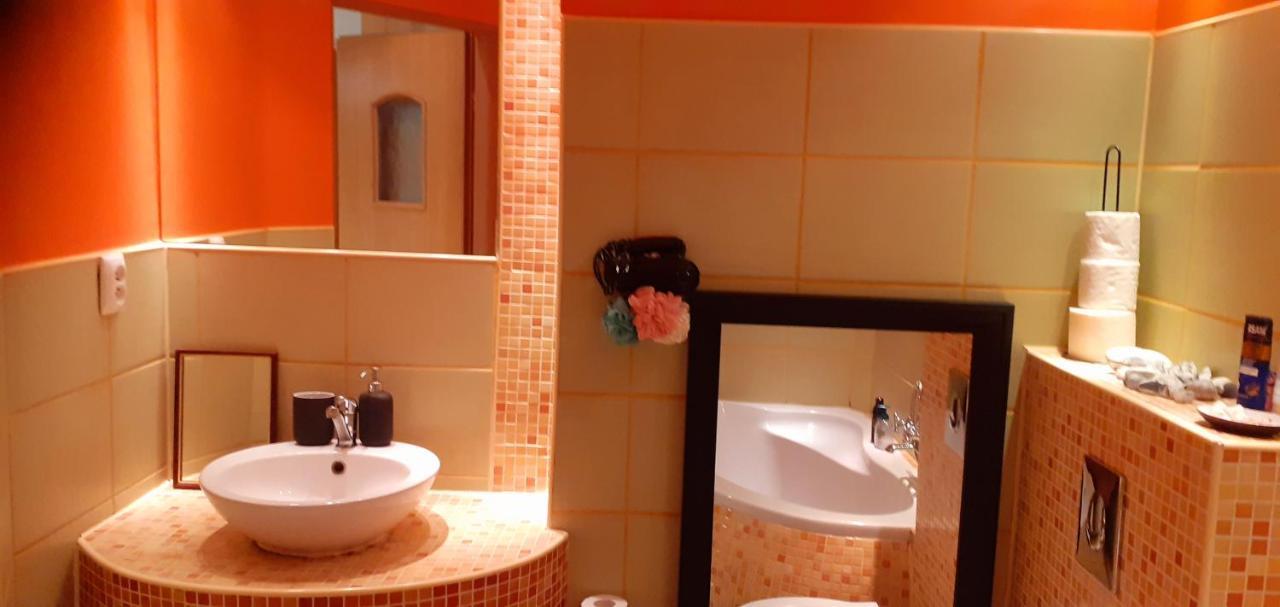 Artistic Haven: Cozy Two-room With Smart Entertainment * Varsóvia