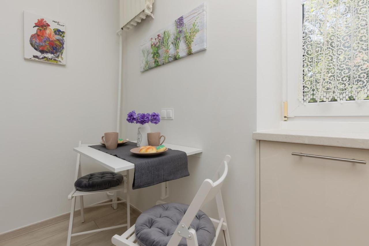 Apartment Raclawicka Cozy By Renters