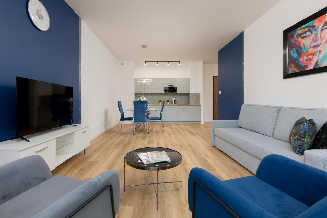 Avenue Solidarnosci On Wola By Renters Apartament *