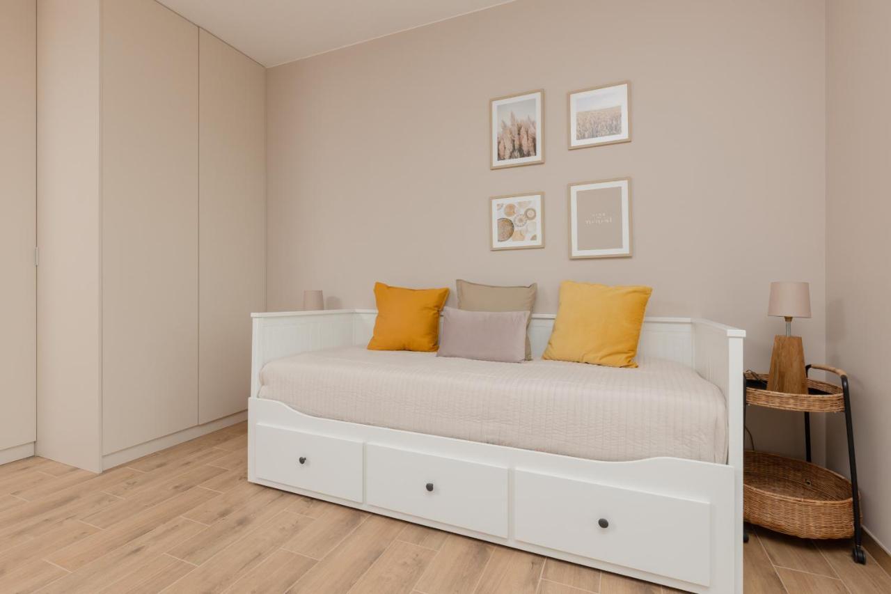 Cozy & Bright Zupnicza By Renters