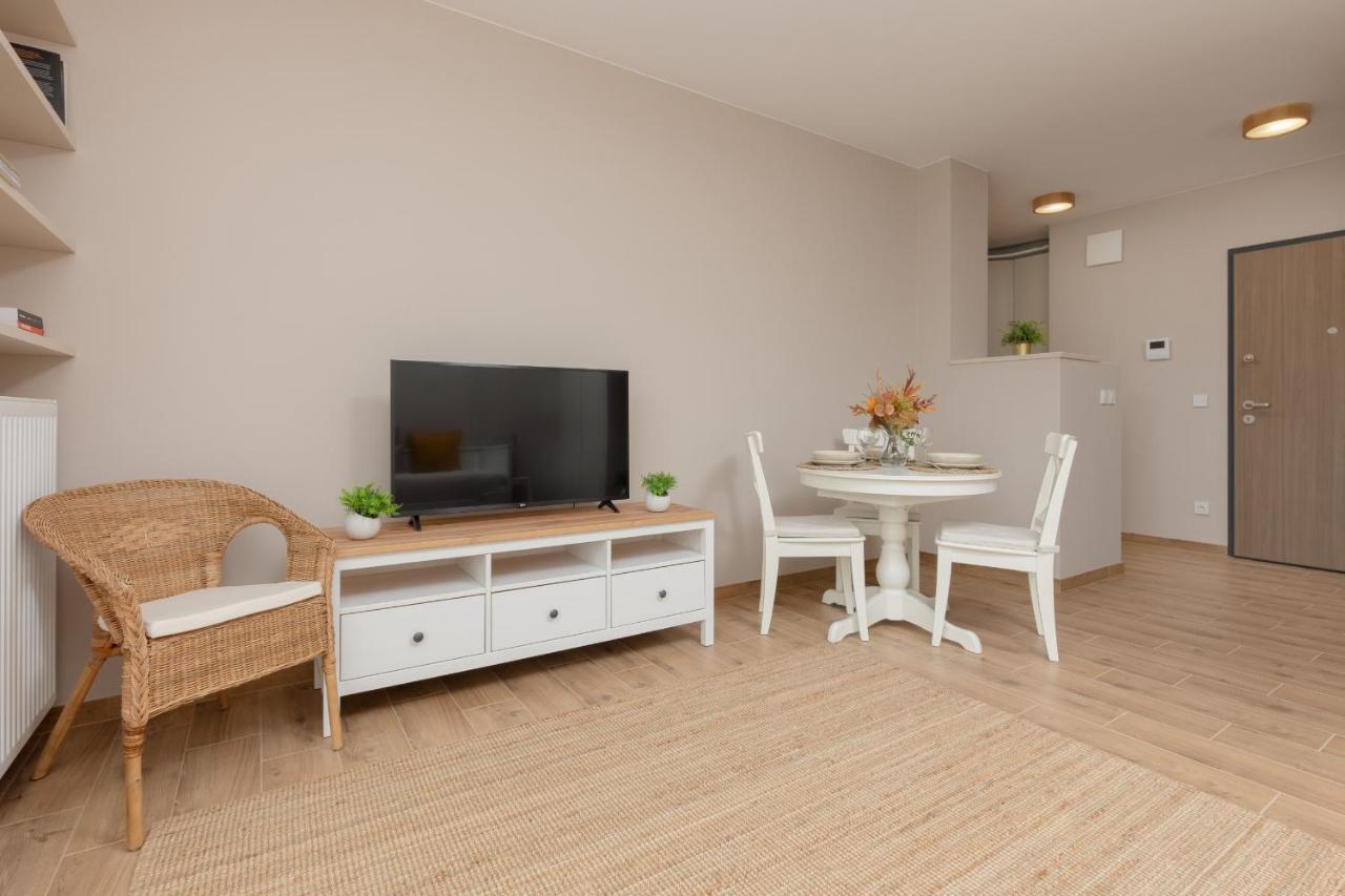 Cozy & Bright Zupnicza By Renters *