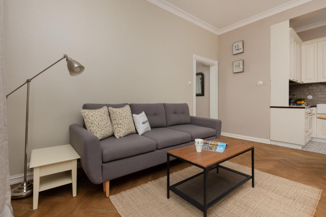 Metro Rondo Onz By Renters Apartament