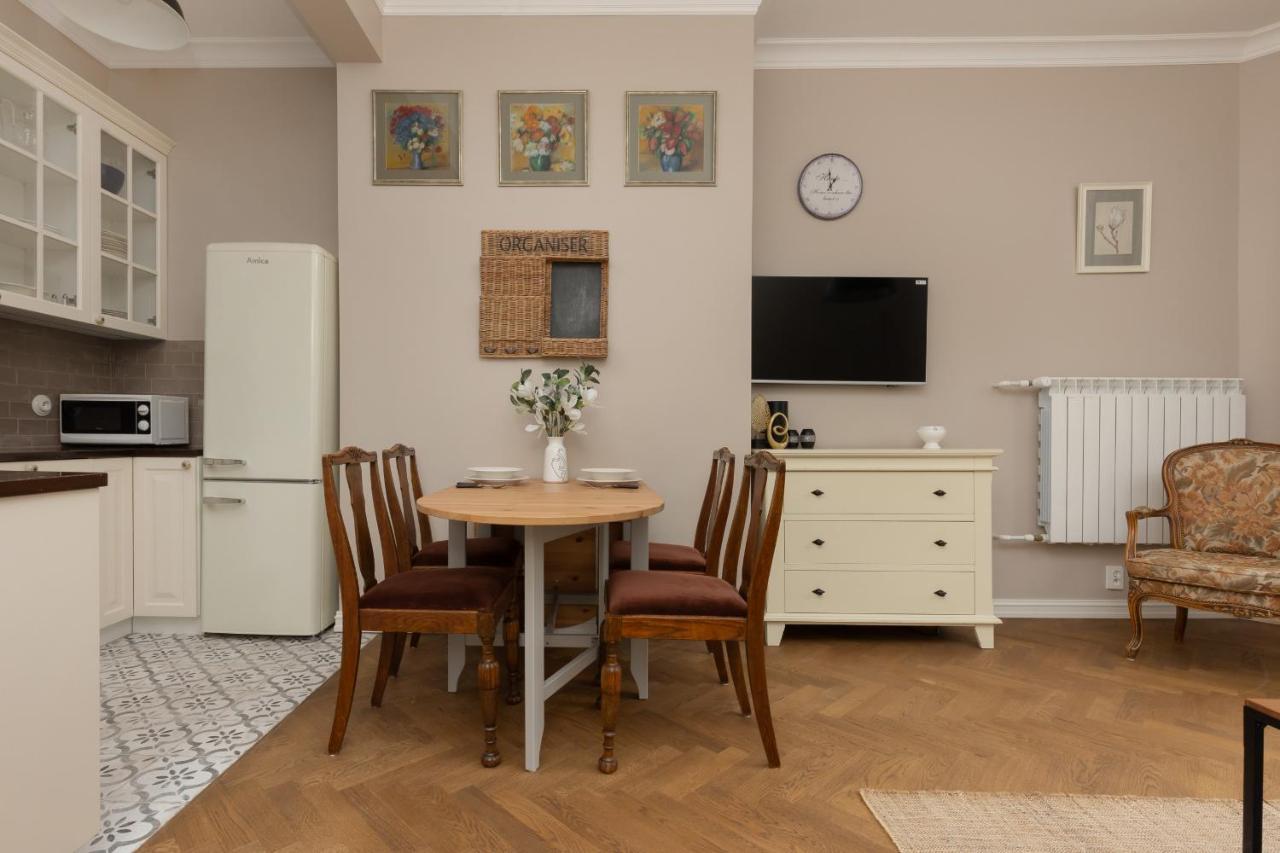 Metro Rondo Onz By Renters Apartament *