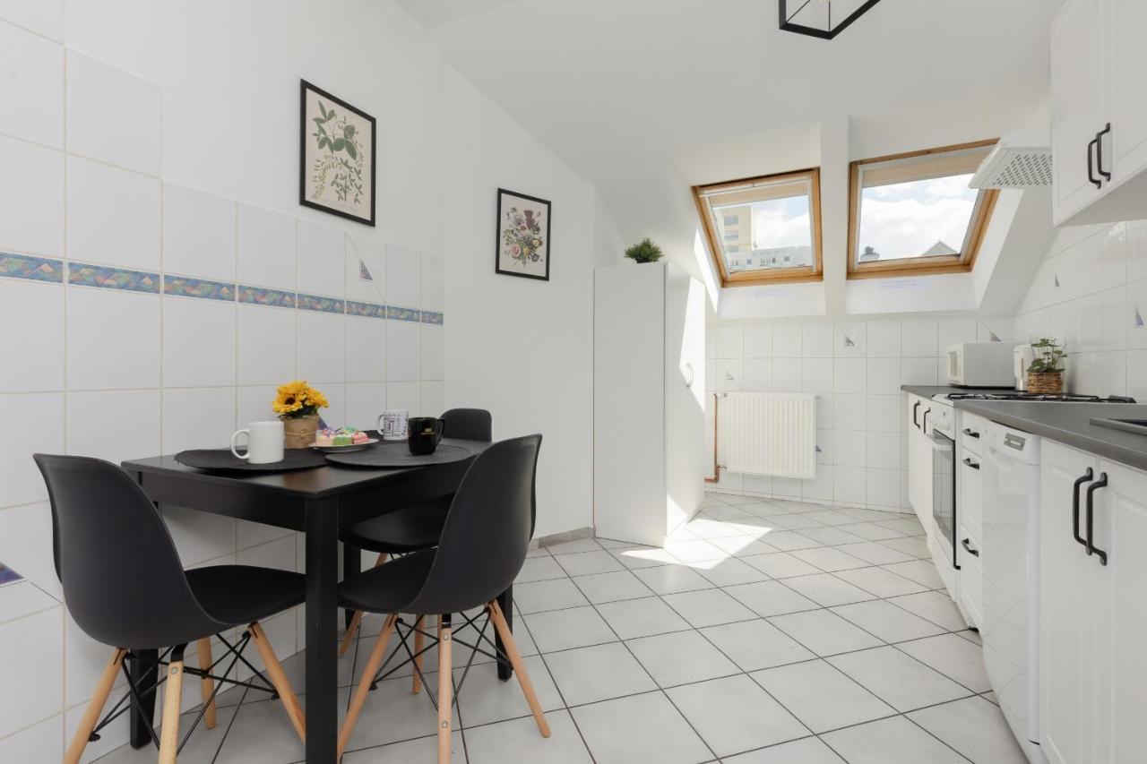 Apartment Family With 3 Bedrooms & Ac Near Metro Stoklosy By Renters Warsaw