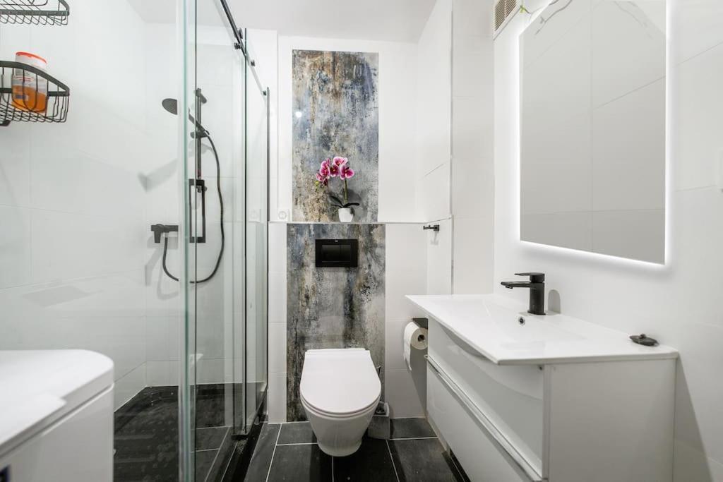 Apartment Kameralna Czesc Dzielnicy Wola Mlynow. Warsaw