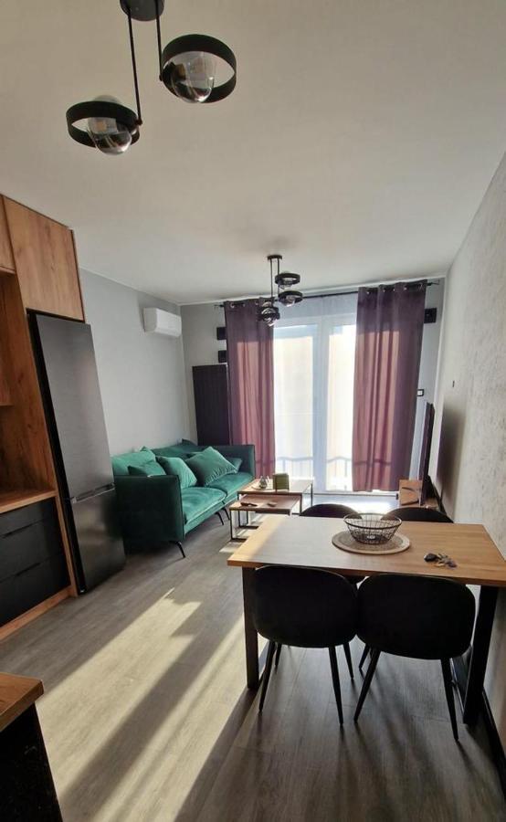 Workation Centre Airport Boutique Designer Bath, 3-4 Days Offer, Kitchen, Balkony, Aircon Apartment Warschau