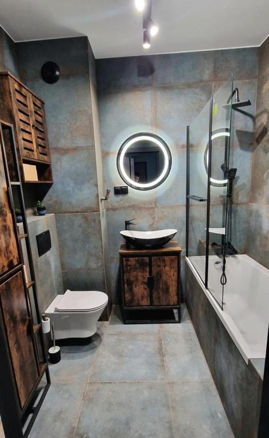 Apartment Workation Centre Airport Boutique Designer Bath, 3-4 Days Offer, Kitchen, Balkony, Aircon Warschau