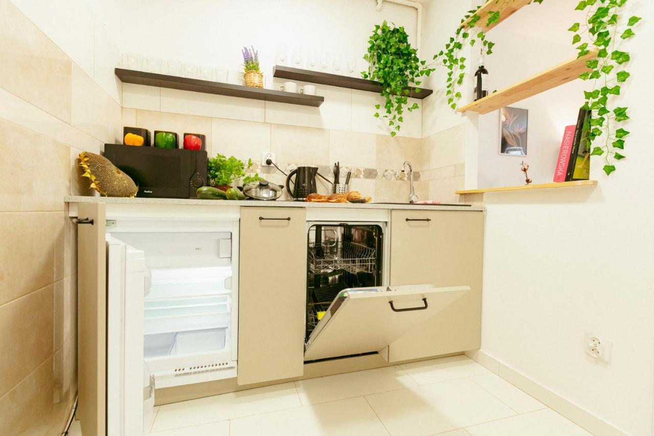 Apartment Chmielna Apartment: With Smart Tv And Wi-fi Warsaw