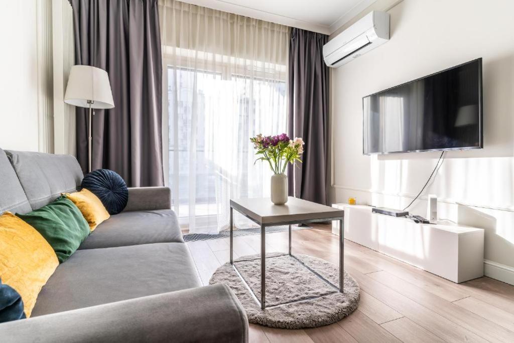 Mennica By Golden * Warsaw