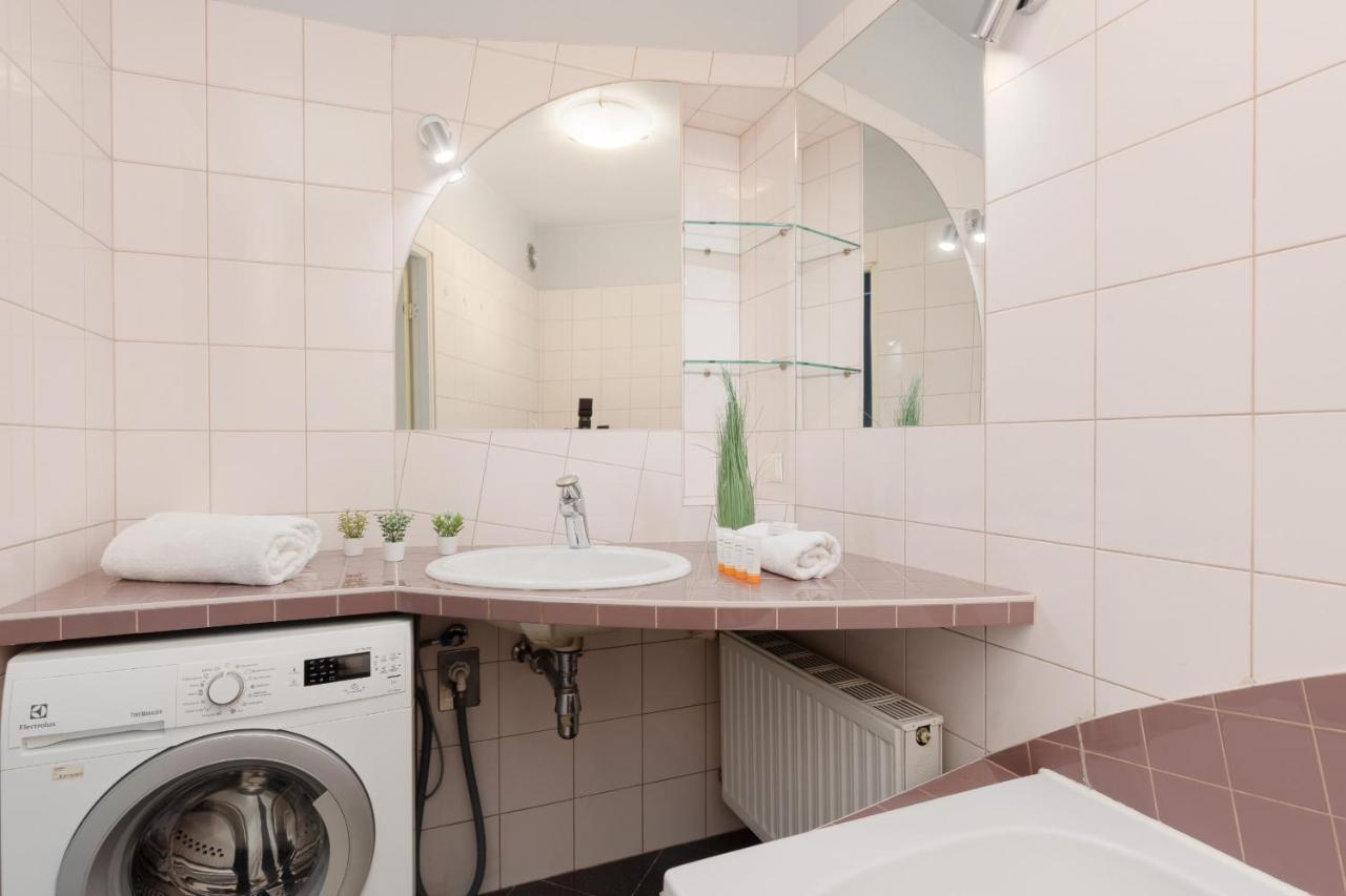 Comfy Powstancow Slaskich By Renters Apartamento