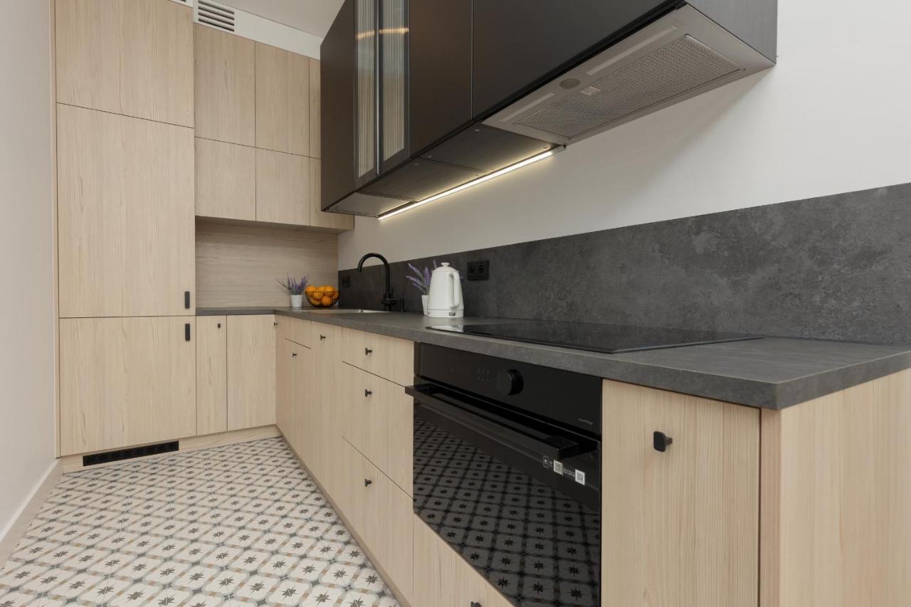 Apartment 10 Min Walk From Palace Of Culture & Science By Renters *