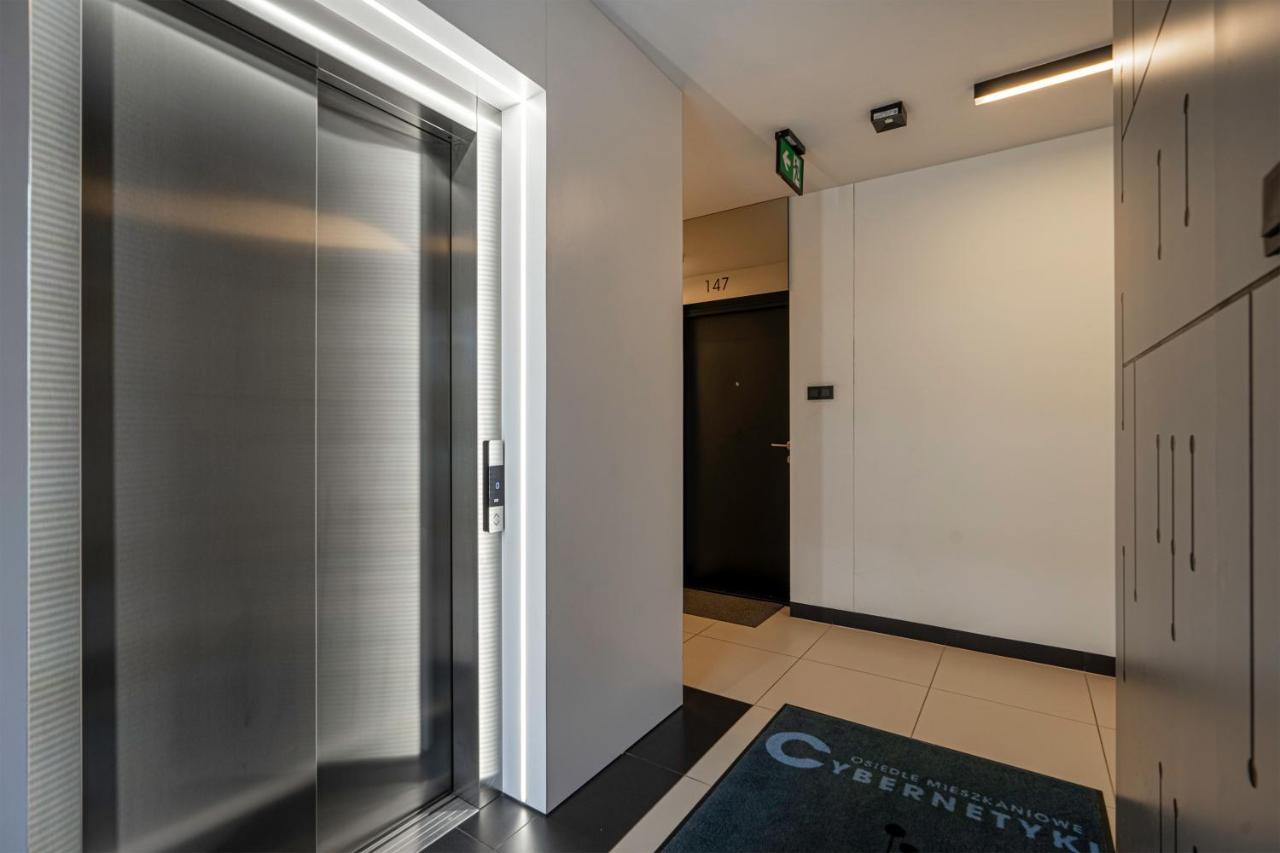 Airport With Private Terrace Apartment *