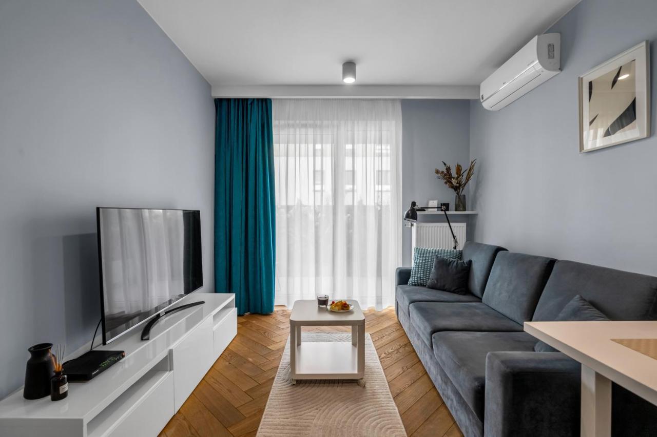 Airport With Private Terrace Apartment *