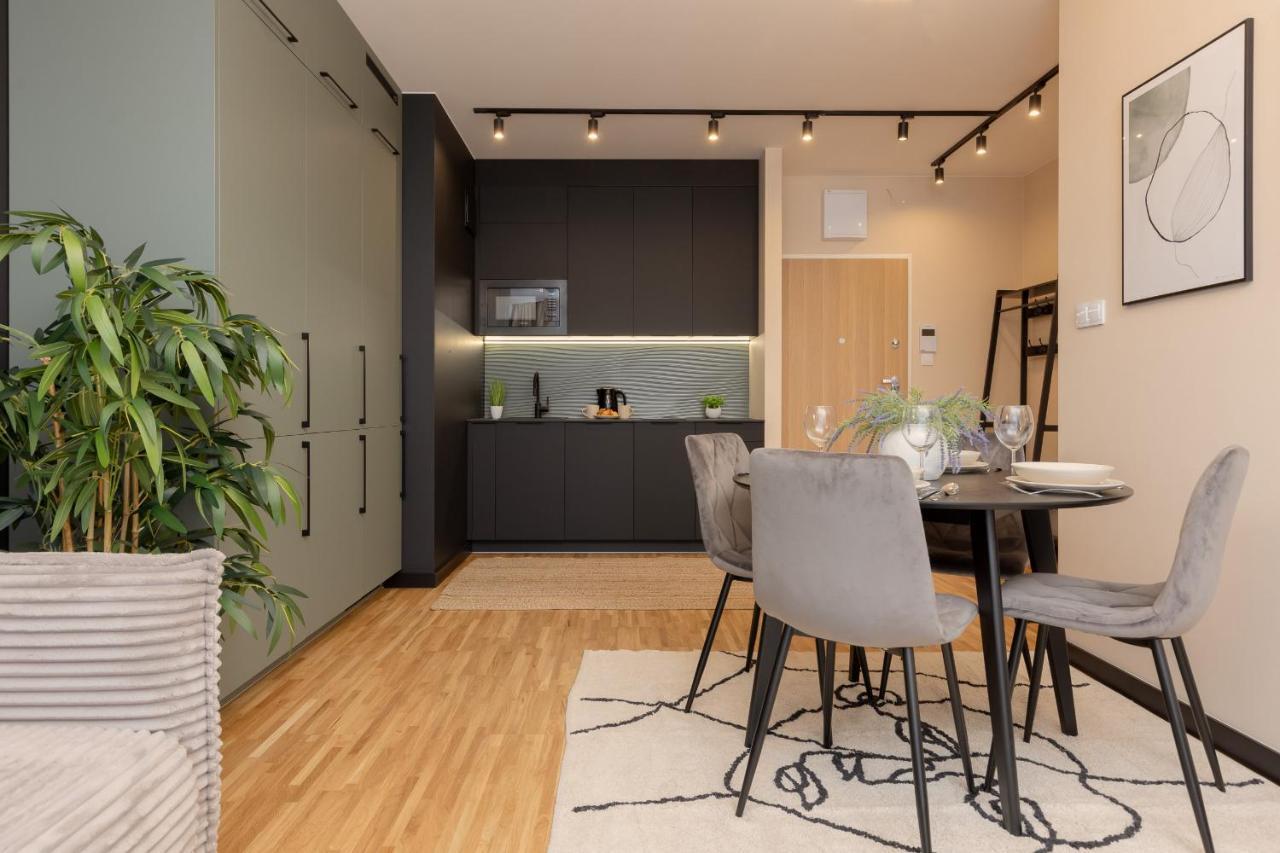 Praga With Parking Podskarbinska By Renters Apartamento