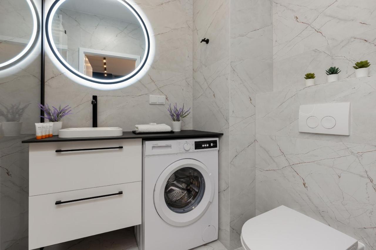 Praga With Parking Podskarbinska By Renters Apartamento