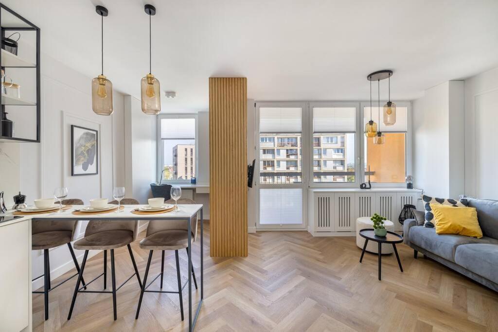 Ecru Luxurious Center Near Old Town Wwa10 Apartment