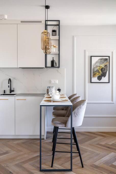 Ecru Luxurious Center Near Old Town Wwa10 Apartment *