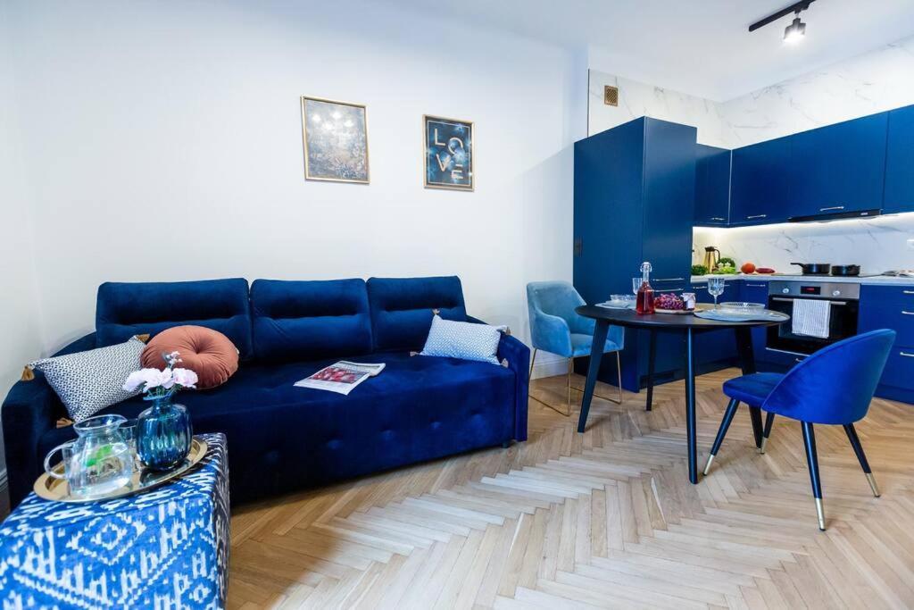 Modern, Elegant In The Heart Of Warsaw. Căn hộ Warsaw