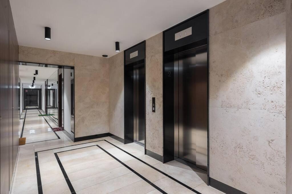 Apartment Mennica With Garden Tarrace Warschau