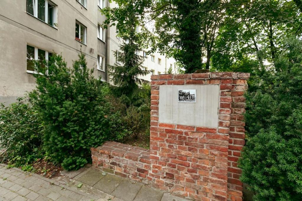 Retro Vibe In The District Of Warsaw