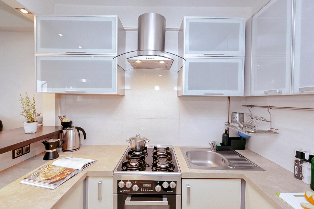 Apartment Salezego 6 Piekny Widok Na Stadion Narodowy Oraz Wisle Bardzo Duzy Balkon - Better *